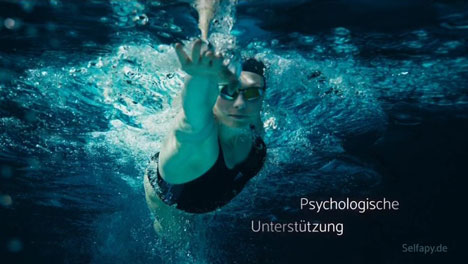 Selfapy lanciert ersten TVC für psychische Gesundheit mit Britta Steffen - Schwimmerin Britta Steffen und Selfapy wollen Aufmerksamkeit für psychische Erkrankungen schaffen (Foto: Advision)