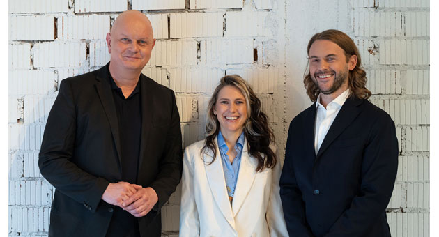 Burda trennt sich in Sparten Media und Beteiligungen - Olaf Koch (Vorsitzender des Verwaltungsrats) und die beiden Gesellschafter Elisabeth Burda-Furtwängler sowie Jacob Burda (rechts) haben dem Konzern eine Struktur verpasst - Foto: Diane von Schoen / Burda