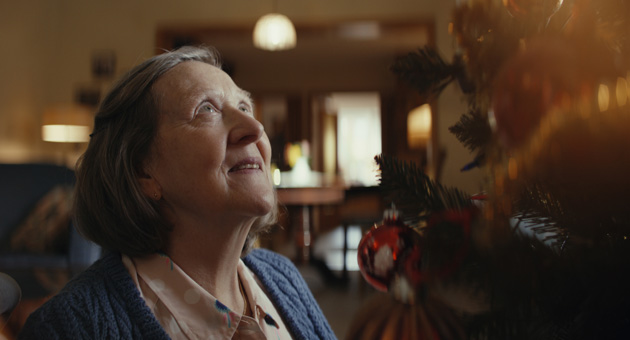 Weihnachten oder Ostern? Mit der aktuellen Kampagne zu Ostern macht Edeka auf ein gesellschaftliches Thema aufmerksam, das zunehmend mehr Menschen betrifft: die Demenz-Erkrankung Alzheimer - Foto: Edeka Zentrale