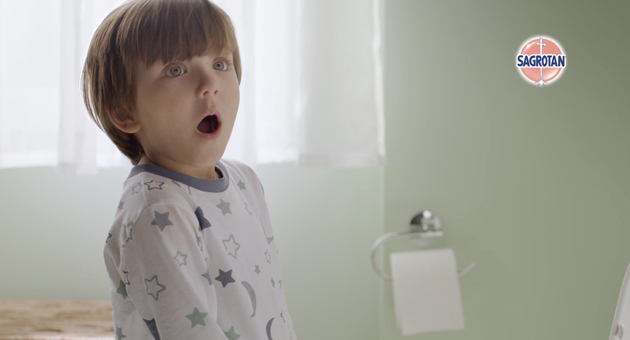 McCann entwickelt poetische Sagrotan-Spots - Die Spots für die von McCann entwickelte Sagrotan-Kampagne zeigen Alltagssituationen, in denen das Desinfektionsspray zum Einsatz kommt - Foto: McCann